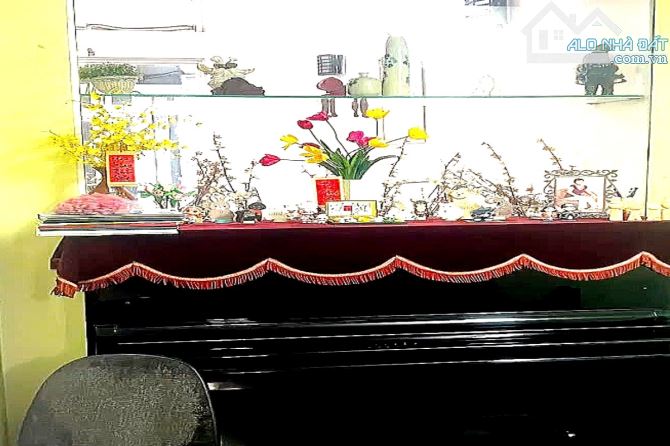 Bán gấp ở ngay, nhà 3 tầng, hẻm 2 xe hơi tránh nhau,Phan Đăng Lưu, gần UBND ! - 3
