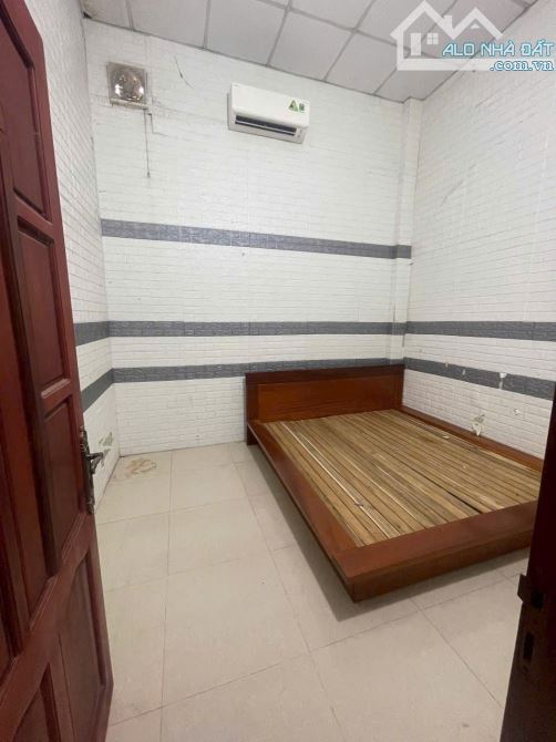 Cho Thuê nhà gần chợ 26, Khu Quân Đoàn 4, đường lớn, chỉ 5,5tr - 3