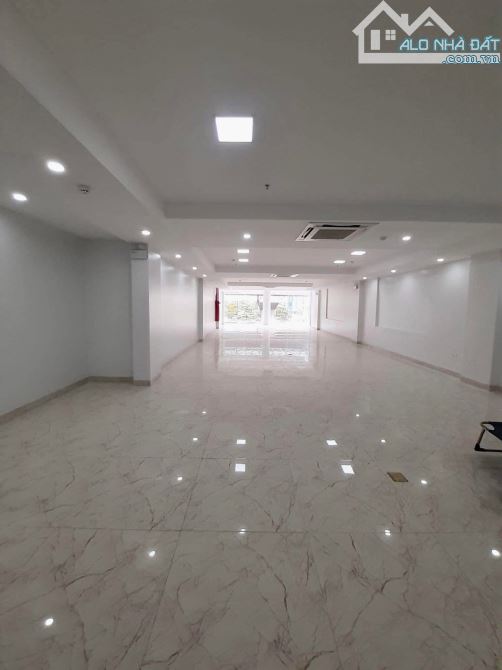 BÁN TOÀ VĂN PHÒNG MẶT PHỐ HOÀNG CẦU 210m2 - 11T THANG MÁY - MT 6.5m - 150 TỶ - 2 HẦM - KD - 3