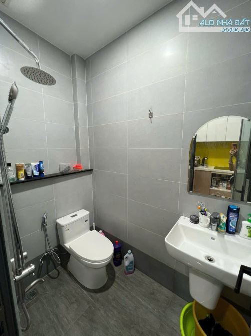 HẺM XE HƠI LÊ QUANG ĐỊNH - DT 3.8M x 10M - SÁT MẶT TIỀN - NHÀ MỚI HOÀN CÔNG - CHỈ 5.X - 4