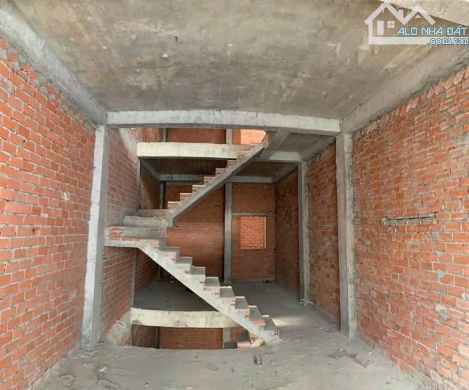 Nhà 4 tầng hẻm oto đường HÀ HUY GIÁP phường THẠNH LỘC Q12,dt 52m²( 4m x13m)💰4,6 tỷ - 4