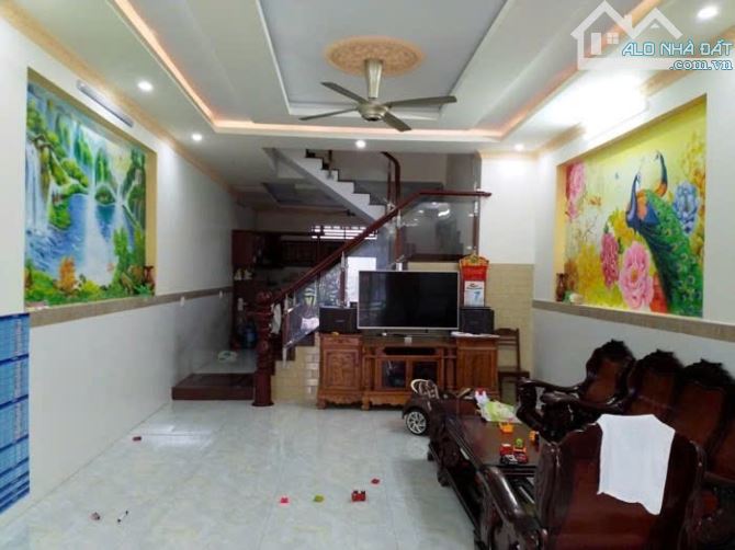 Nhà 3 tầng hẻm 7m khu phân lô đồng bộ đường HÀ HUY GIÁP phường THẠNH LỘC Q12. dt 120m²(5m - 4