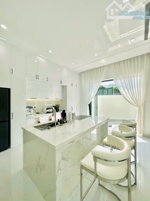 Căn góc biệt thự phong cách Châu Âu mặt đường 13 tại Phước Đồng - 4