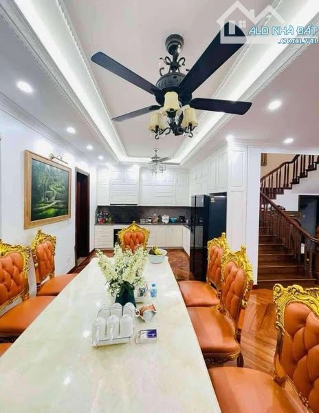 QUẬN 3 PHƯỜNG 3 - BÁN NHÀ 5 TẦNG MẶT TIỀN LÔ GÓC; NGAY KHU BÀN CỜ - 4
