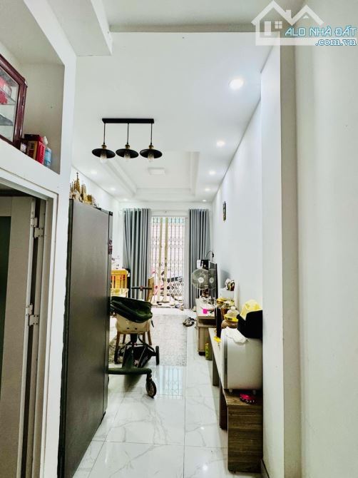 NHÀ MỚI VÀO Ở LUÔN -  THÍCH QUẢNG ĐỨC P5 PN - 30M (3x10) 4 TẦNG BTCT - 2 PN 3 WC- 4. TỶ - 4