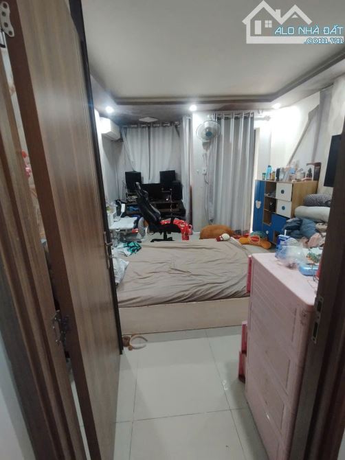 Bán nhà (4.5x12.5) 5 tầng Âu Dương Lân Q8, lô góc - Nhiều phòng - Hẻm thông rộng - 4