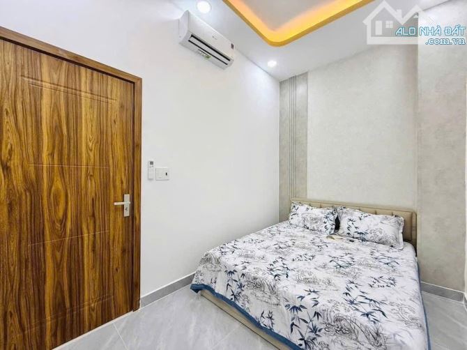 Đi nước ngoài định cư bán gấp nhà ở đường Thạch Thị Thanh, phường Tân Định, quận 1, giá 2 - 4