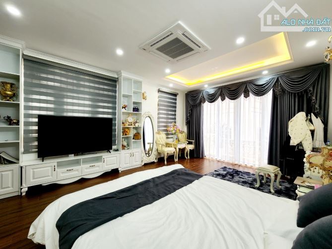 BÁN TÒA NHÀ VĂN PHÒNG LÔ GÓC 3 MẶT THOÁNG 200 M2-9 T - MT 15 M-150 TỶ CẦU GIẤY - 4