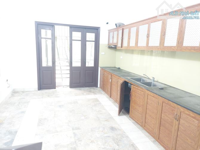 PHÂN LÔ Ô TÔ TRÁNH - CẦU GIẤY - 52M2 SỔ ĐỎ - THỰC TẾ 62M2 - 5 TẦNG - MT 4M - NHỈNH 17 TỶ - 4