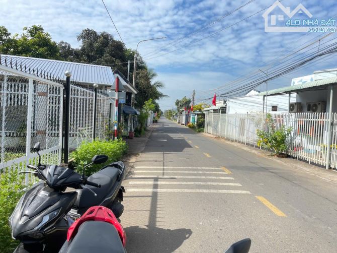 MỘT LÔ ĐẤT LÀM BIỆT THỰ NHÀ VƯỜN , mặt tiền kinh doanh buôn ban sầm uất.  Dt 410 m đã có s - 4