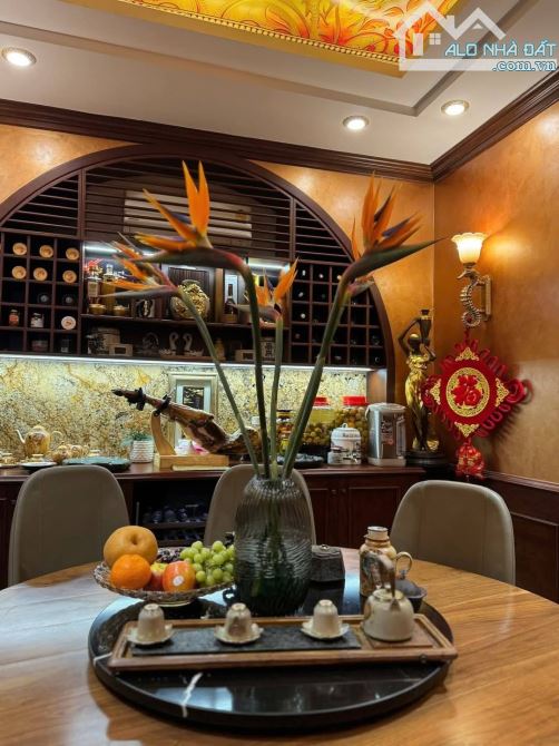 Khu vực hiếm Mặt phố Nguyên Hồng, vỉa hè rộng, kinh doanh, ô tô tránh, dt47m,5tầng, mt5,8m - 4
