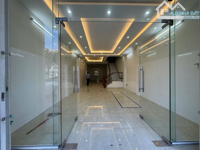 BÁN NHÀ 3 TẦNG MƠI ĐẸP TRỤC CHÍNH NGUYỄN PHƯỚC LAN ,HOÀ XUÂN, MỞ MẮT LÀ THẤY TIỀN - 4