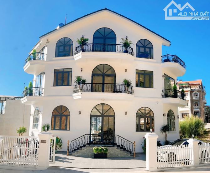 BÁN VILLA ĐẸP – VIEW THUNG LŨNG – DOANH THU ỔN ĐỊNH 100TR+/THÁNG] Vị trí: Đường Hoàng Hoa - 4