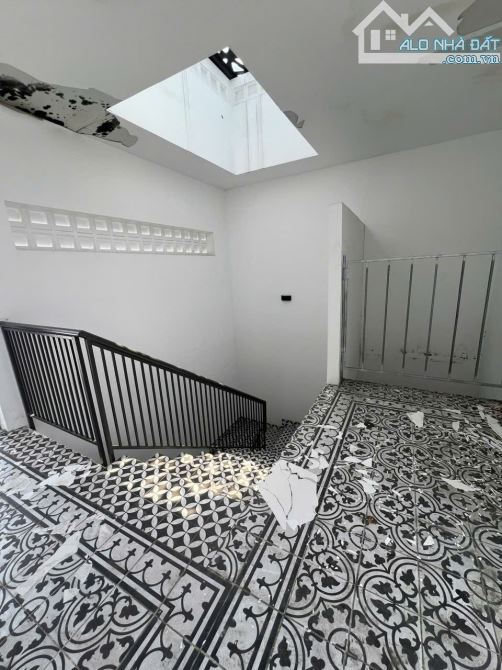 Bán nhà căn gốc mặt tiền khu Tên Lửa , hầm
4 lầu , sân thượng chỉ 12,5 tỷ - 4
