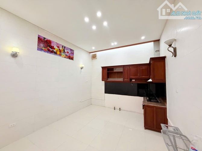 Bán Giảm Giá Nhà Phố Nguyễn Ngọc Vũ Ô tô đỗ cửa 60m x 5 Tầng, Mặt tiền 4m, 16 Tỷ 2. - 4