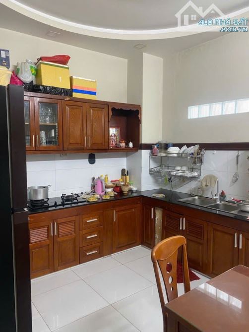 BÁN NHÀ 4 TẦNG ĐẸP – SÁT CÔNG VIÊN THOÁNG MÁT – QUẬN 8
Diện tích: 5x20m, giá 9.6 tỷ - 4