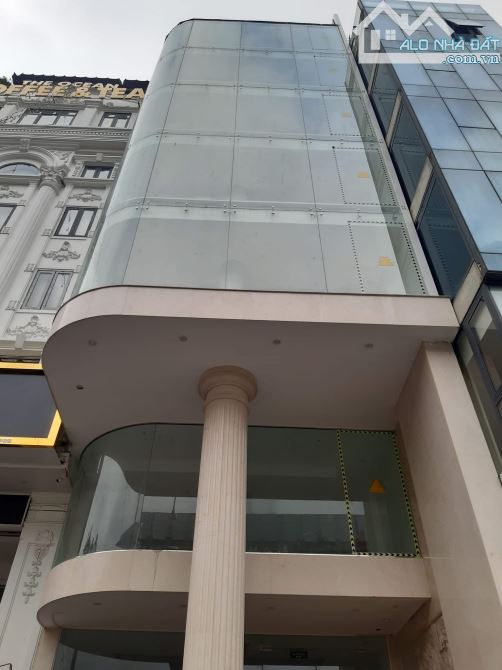 BÁN TOÀ VĂN PHÒNG MẶT PHỐ HOÀNG CẦU 210m2 - 11T THANG MÁY - MT 6.5m - 150 TỶ - 2 HẦM - KD - 4