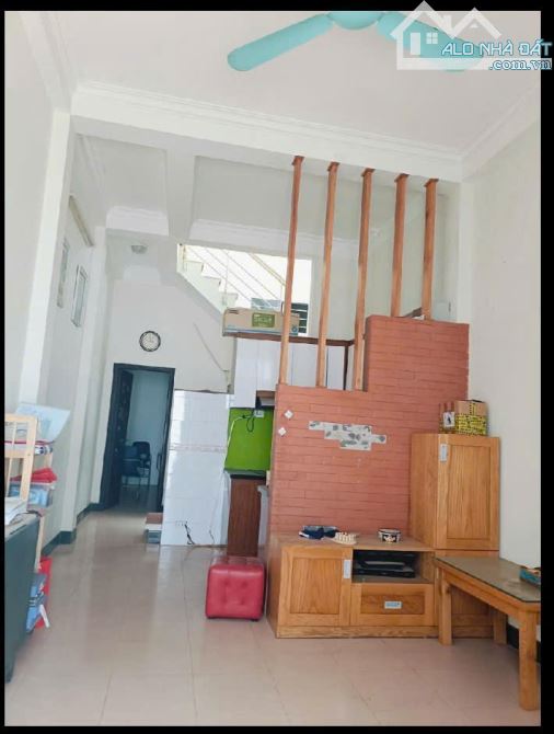 Nhà ngõ 94 Thượng Thanh 52m2x3 tầng, nhà đẹp, ở ngay, 5.95 tỷ - 5