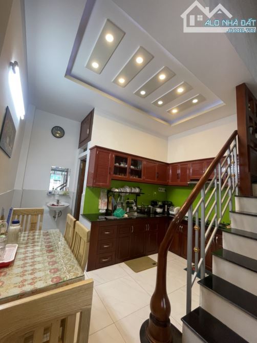 Bán Nhà Bình Tân Chiến Lược , 4Tầng , Hẻm Xe Hơi Thông, Chỉ 5.x Tỷ - 5