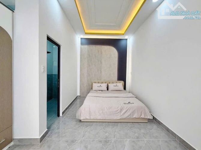 Đi nước ngoài định cư bán gấp nhà ở đường Thạch Thị Thanh, phường Tân Định, quận 1, giá 2 - 5