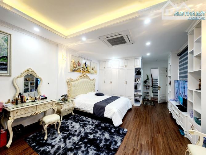BÁN TÒA NHÀ VĂN PHÒNG LÔ GÓC 3 MẶT THOÁNG 200 M2-9 T - MT 15 M-150 TỶ CẦU GIẤY - 5