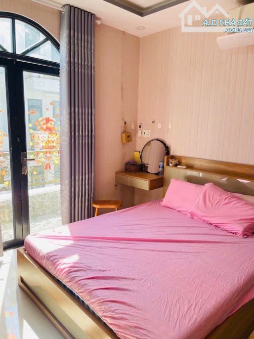 Bán nhà 5 tầng Lê Văn Quới, HXH 8m- 50m2- 5PN - full nội thất cao cấp, chỉ hơn 6 tỷ - 5