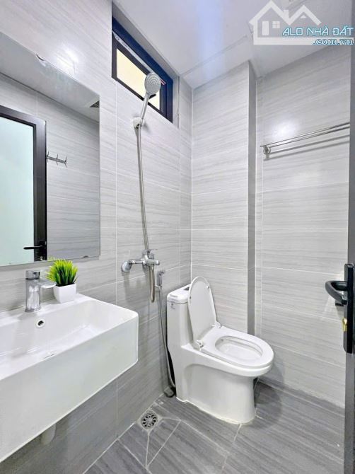 Bán gấp tòa CHDV Trung Phụng, DT 1.3 tỷ/năm, 24 phòng, ba gác đỗ cửa, gần ô tô, 85m - 6
