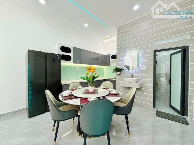 Đi nước ngoài định cư bán gấp nhà ở đường Thạch Thị Thanh, phường Tân Định, quận 1, giá 2 - 6
