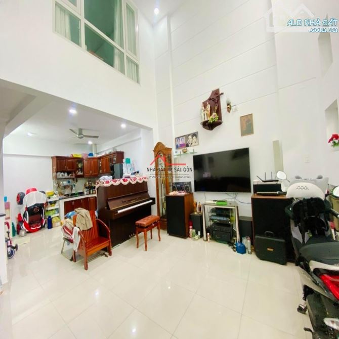 BÁN NHÀ GẦN CHỢ PHẠM VĂN HAI - 60M² - NGANG ĐẸP 5.2M - 4 TẦNG - NỞ HẬU - NHỈNH 9.X TỶ - 6