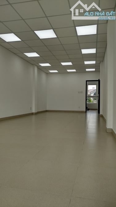 Toà nhà văn phòng 4x20m, hầm 4 tầng sàn trống ngay Lương Định Của, P. An Phú - 6