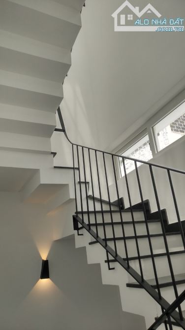 Toà nhà văn phòng 4x20m, hầm 4 tầng sàn trống ngay Lương Định Của, P. An Phú - 7