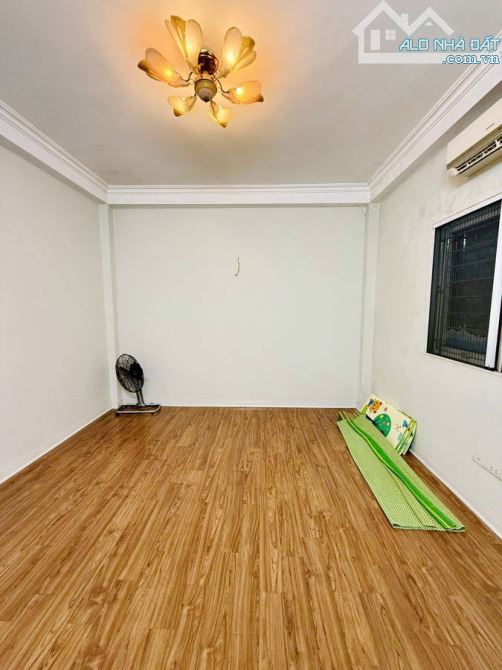 ĐÌNH THÔN 60M2 - TT QUẬN - DÂN XÂY - KCBT CHẮC CHẮN - GẦN PHỐ - 7
