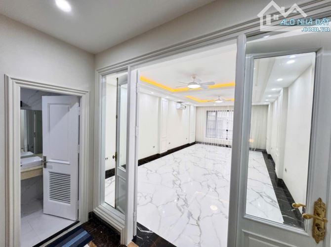 SIÊU PHẨM PHÂN LÔ CẦU GIẤY - Ô TÔ TRÁNH - NGÕ THÔNG VỈA HÈ - NHÀ MỚI - CỰC HIẾM NHÀ BÁN - 8