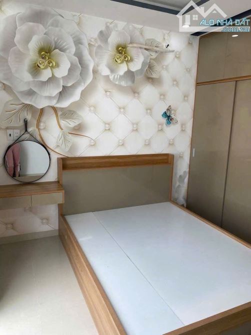 Bán nhà 5 tầng Lê Văn Quới, HXH 8m- 50m2- 5PN - full nội thất cao cấp, chỉ hơn 6 tỷ - 8