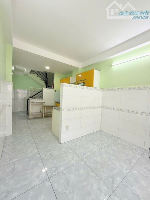 Bán Nhà Cách 1 căn ra MT đường Trịnh Đình Thảo 30m2 4 tầng 4.25 tỷ - 9