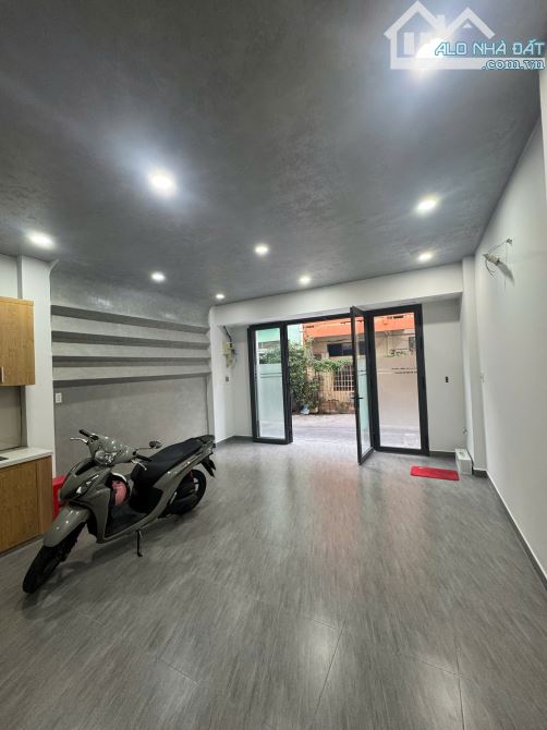 NHÀ ĐẸP 4 LẦU HẺM 7M CHỈ CÁCH MT HẬU GIANG 20M - 9