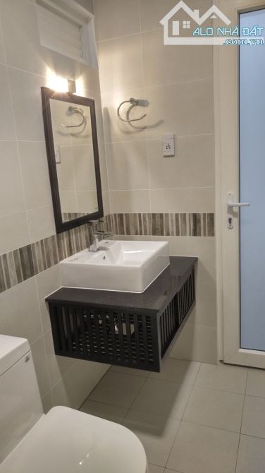 Toà nhà văn phòng 4x20m, hầm 4 tầng sàn trống ngay Lương Định Của, P. An Phú - 9