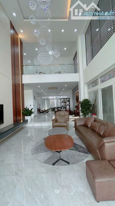 Bán nhà siêu khan hiếm MT Kỳ Đồng Q.3 - 17x36m - XD Hầm 8 tầng - giá 299 tỷ.