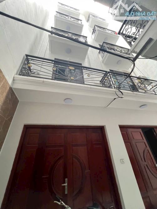 CẦN BÁN NHÀ MẶT PHỐ SIÊU VÍP CẦU GIẤY- VỈA HÈ KHỦNG - KINH DOANH S