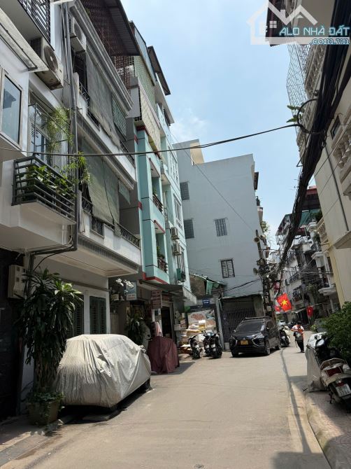 Giảm thêm 300 triệu-giá mới 5.8 tỷ-nhà mới 5 tầng 3 ngủ-Văn Miếu, Đống Đa