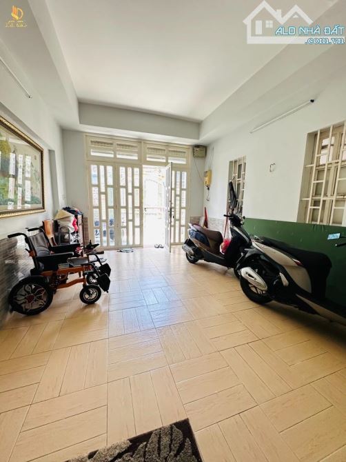 Bán Nhà Gò Vấp Mặt Tiền Nguyễn Văn Công (5,2×20) 3Tầng 16,XXTỷ