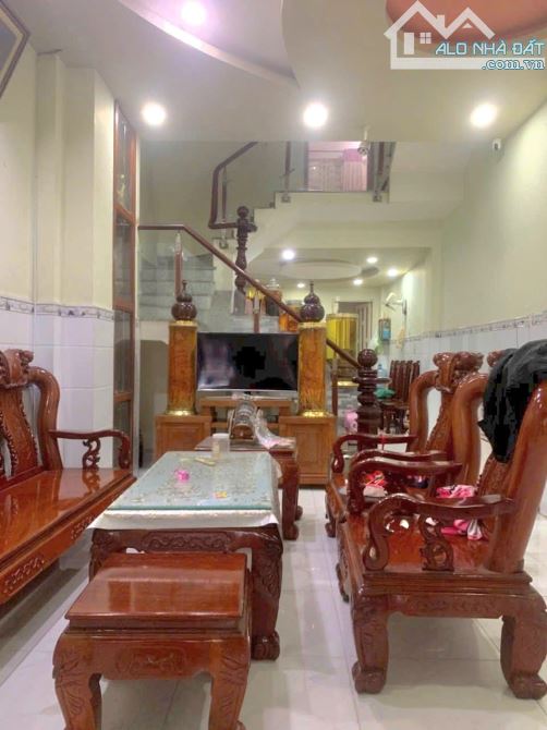 BÁN NHÀ ĐẸP SÁT LÊ VĂN QUỚ.I - NGÃ TƯ 4 XÃ - HẺM OTO - ( 4.2X13M )
