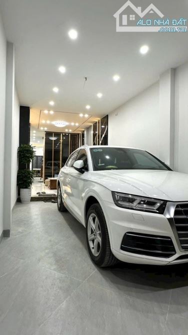 Nhà mới tinh Kim Đồng-Giáp Bát. Gara ô tô, thang máy NK, nội thất cao cấp. Ở sướng