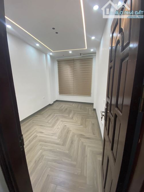 BÁN NHÀ THỊNH QUANG - ĐỐNG ĐA -NHÀ MỚI ĐẸP - 2 THOÁNG - CHỈ VIỆC XÁCH VALI VỀ Ở- TRUNG TÂM