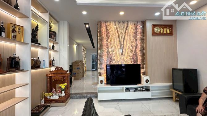 Giá kẹt tiền..9,3 tỷ. Bán gấp căn Văn Hoa Villa Thống Nhất, Biên Hoà. 5x22m 1 trệt 2 lầu.