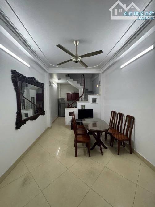 Nhà đẹp  phố LÒ Đúc HBT lô góc cách mặt phố 32m. nhỉnh 6tỷ.