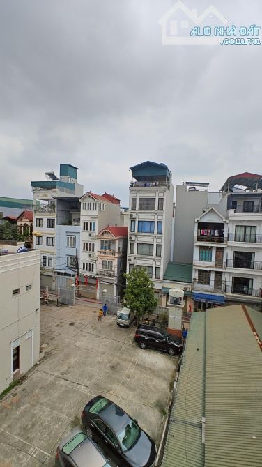 BÁN NHÀ BỒ ĐỀ LONG BIÊN- NHÀ MỚI THANG MÁY CHẠY VÙ VÙ THOÁNG TRƯỚC SAU -Ô TÔ ĐỖ CỔNG- GIÁ