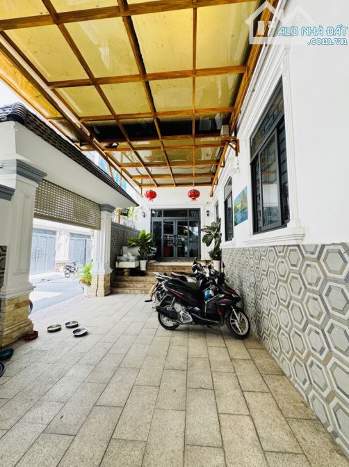 Bán Biệt Thự HXT Đường 18B, BHHA, Bình Tân, DT 250m2 - 12.5 × 20 - 3 tầng, Giá 28.5 Tỷ TL.