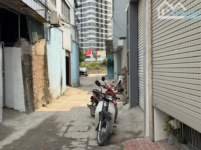 SIÊU HIẾM GẦN CẦU NHẬT TÂN – Ô TÔ VÀO TẬN ĐẤT – 45m² FULL THỔ CƯ