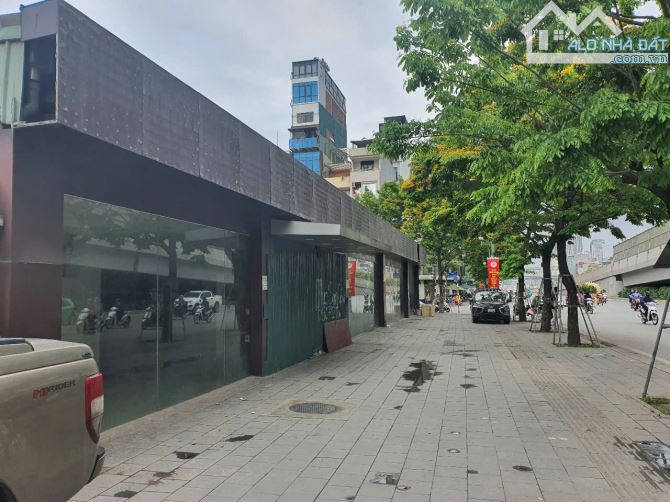 Đất Mặt phố Phạm Văn Đồng 775m2, Mặt tiền 18m, lô góc, vỉa hè đá bóng, 324 triệu/m2